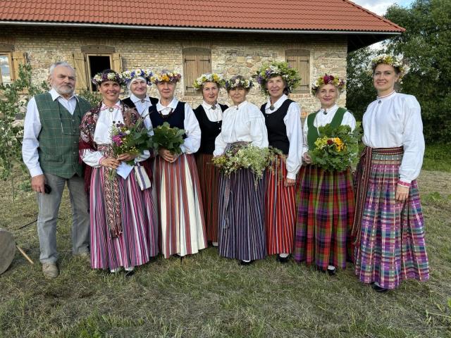 Folkloras kopa "Dāre"